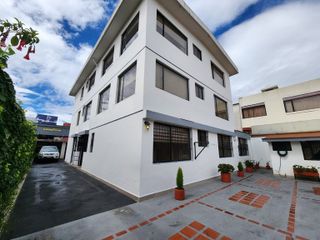 Vendo casa rentera en Monteserrin, Norte de Quito