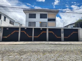 Vendo casa rentera en Monteserrin, Norte de Quito