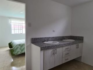 Foto 14 de Venta de casa cerca del Riocentro Dorado y Plaza Batan, La Aurora, Guayaquil