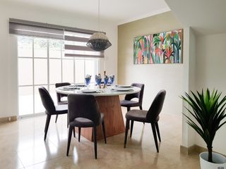 Foto 10 de Venta de casa cerca del Riocentro Dorado y Plaza Batan, La Aurora, Guayaquil