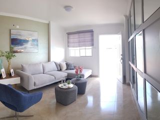 Foto 7 de Venta de casa cerca del Riocentro Dorado y Plaza Batan, La Aurora, Guayaquil