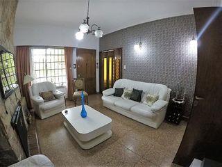 Casa en venta - 3 Dormitorios 4 Baños 2 Cocheras - 780Mts2 - Manuel B Gonnet