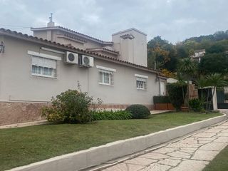 Vende Casa con Departamento, Rio Ceballos
