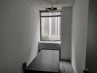 Oficina de medio Piso en Torre Olivetti - Plaza San Martin - Centro