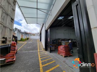 Arriendo / Venta Edificio con local y galpones (norte de Quito)