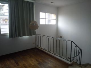 Casa en venta - 3 dormitorios 3 baños - cochera - 120mts2 - La Plata