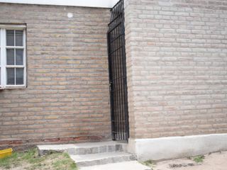 Foto 2 de EXCELENTE CASA VILLA RIVERA INDARTE 2 DORMITORIOS
