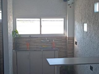 Casa en venta - 2 Dormitorios 1 Baño - 400Mts2 - La Plata