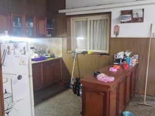 Casa en venta - 3 Dormitorios 3 Baños - 340 mts2 - La Plata
