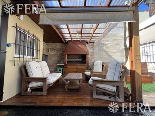 Venta casa 3 ambientes con cochera, patio y quincho en Quilmes Oeste (29698)