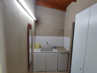 Casa en venta - 2 Dormitorios 1 Baño - Cochera - 207mts2 - Berisso