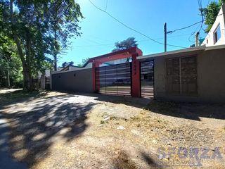 Casa en barrio privado con portón, ubicado en Los Polvorines Barrio Los Cedros