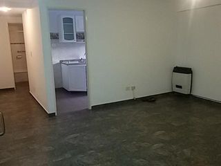 Departamento 2 ambientes en venta en Ezpeleta Este