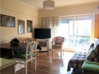 Foto 1 de ALQUILER POR TEMPORADA - TRES AMBIENTES CON BALCÓN, COCHERA Y WIFI