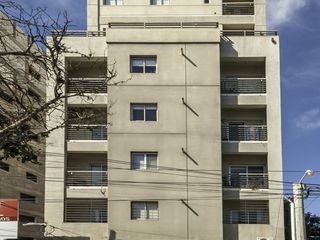 VENTA DEPARTAMENTO DE 1 DORMITORIO  C/ COCHERA - ZONA CENTRICA -