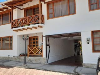 La Armenia, Casa, 210 m2, 3 habitaciones, 3 baños, 2 parqueaderos