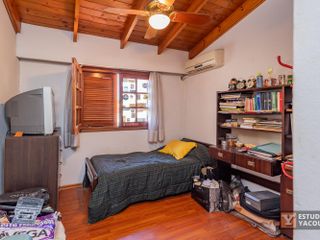 Casa en venta - 3 Dormitorios 2 Baños - Cochera - 240Mts2 - La Plata
