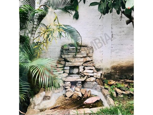 VENTA CASA ESQUINERA FRENTE A PARQUE- PRADOS DEL NORTEf-6999