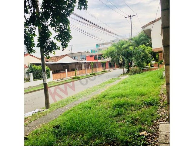 VENTA CASA ESQUINERA FRENTE A PARQUE- PRADOS DEL NORTEf-6999