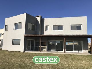 Foto 1 de Casa en venta con vista a la laguna en Golf de El Cantón