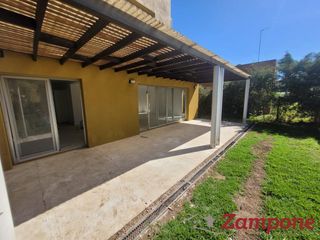 Foto 2 de ALQUILER CASA EN PILAR  LOS TILOS