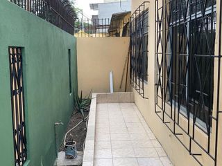 Foto 17 de Venta de Casa una planta, esquinera con suite independiente Alborada 5 etapa, Guayaquil (J Luna)