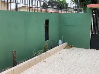 Venta de Casa una planta, esquinera con suite independiente Alborada 5 etapa, Guayaquil (J Luna)