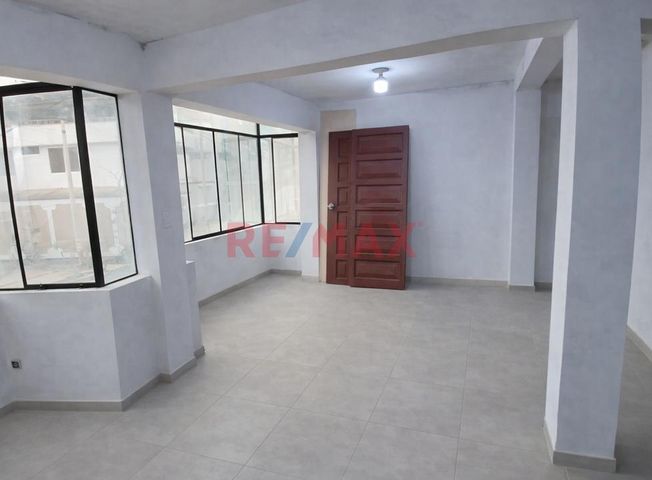 Casa en Venta en Villa María del Triunfo - Więcej