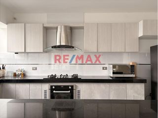 Foto 8 de ¡Vive en la Exclusiva Urb. Hortensias de California! 🌟

Vende hermoso dúplex de 151 m² en un condominio cerrado y vigilado 24/7 con cámaras de segur