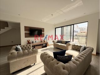 Foto 6 de ¡Vive en la Exclusiva Urb. Hortensias de California! 🌟

Vende hermoso dúplex de 151 m² en un condominio cerrado y vigilado 24/7 con cámaras de segur