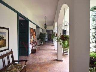 Venta Casa de lujo, esquinera para proyecto hotel. a un costado de la basílica de Buga, Valle del Cauca