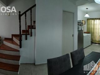 Duplex de 3 ambientes con patio y cochera en Villa Luzuriaga