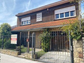Foto 2 de LATORRE PROP VENDE IMPORTANTE CHALET  5 AMB