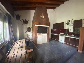 Foto 35 de LATORRE PROP VENDE IMPORTANTE CHALET  5 AMB