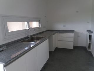 Foto 5 de Casa en venta. Lote interno. con pileta San Matías, Escobar