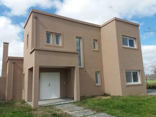 Foto 10 de Casa en venta. Lote interno. con pileta San Matías, Escobar