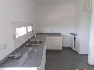 Foto 18 de Casa en venta. Lote interno. con pileta San Matías, Escobar