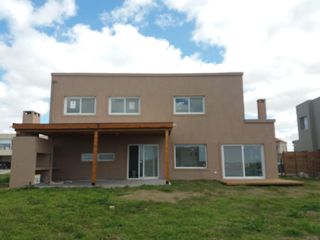 Foto 14 de Casa en venta. Lote interno. con pileta San Matías, Escobar