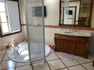 Foto 7 de Amplia Casa de categoría 6 dormitorios y piscina barrio Los Troncos