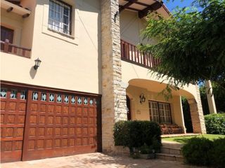 Foto 41 de Amplia Casa de categoría 6 dormitorios y piscina barrio Los Troncos