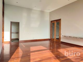 Foto 8 de GRAN CASA DE 6 DORM EN VENTA EN CONDOMINIO CASUARINAS PISCINA Y VISTA A CIUDAD