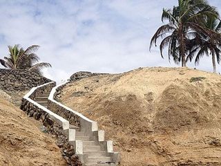 Anconcito: Se Alquila Casa Cerca del Mar y Frente al Mar en Anconcito