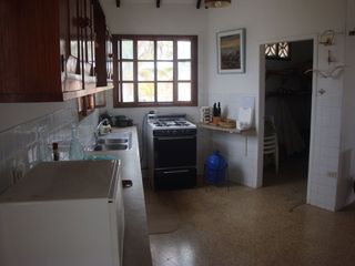Anconcito: Se Alquila Casa Cerca del Mar y Frente al Mar en Anconcito