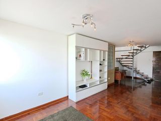 Foto 2 de Venta Departamento Triplex Unidad Vecinal Mirones-Lima