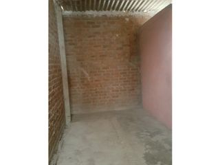 REMATE CASA DE 2 PISOS EN AVENIDA A PRECIO DE TERRENO EN CHICLAYO