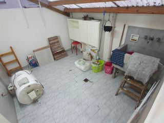 Alquiler temporario - Dos ambientes a la calle con dependencia y patio - Av. Colón 2056