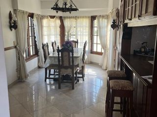 Casa en venta de 5 dormitorios c/ cochera en Las Lajas I