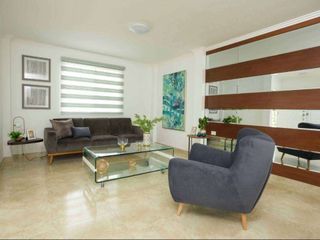 Foto 2 de Casa esquinera de venta con acabados de lujo en urbanización Casa Laguna La Aurora, Guayaquil