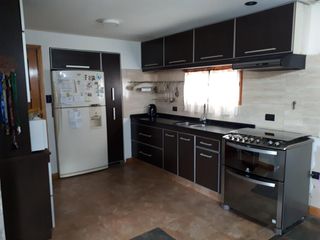 Casa en venta - 2 dormitorios 2 baños patio - 400mts2 cubiertos - Mar del Plata