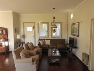Foto 4 de En Venta - Gran Chalet Apto Para Emprendimiento en Pleno Constitución